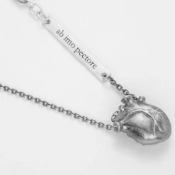 Björg Jewellery - Halsband Anatomiskt Hjärta Medium Kort Svart