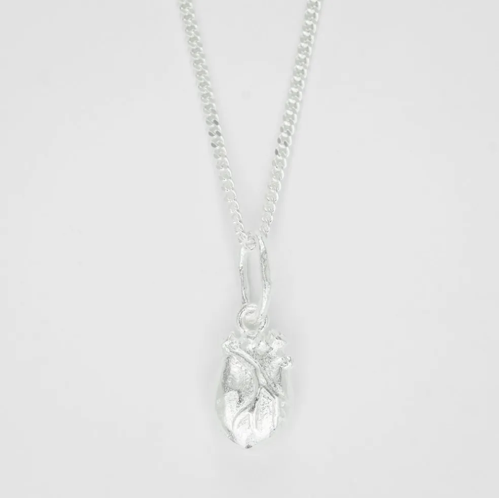 Björg Jewellery - Halsband Anatomiskt Hjärta Iconic Smal Silver