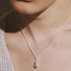 Björg Jewellery - Halsband Anatomiskt Hjärta Iconic Smal Silver