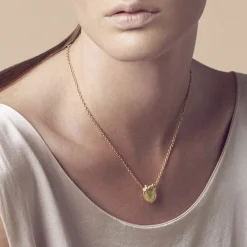 Björg Jewellery - Halsband Anatomiskt Hjärta Medium Kort Guld