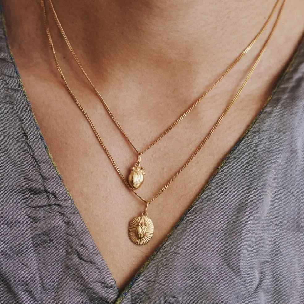 Björg Jewellery - Halsband Anatomiskt Hjärta Iconic Medium Guld