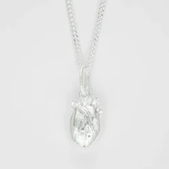 Björg Jewellery - Halsband Anatomiskt Hjärta Iconic Medium Silver