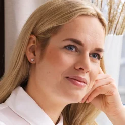 Blomdahl - Örhängen Fjäril Plain Titan