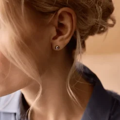 Blomdahl - Örhängen Half Titan Silver