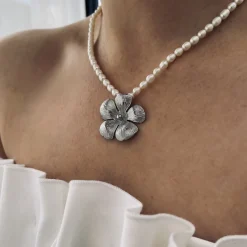 Bud To Rose - Halsband Blossom Pärlor Stål