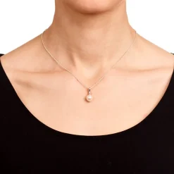 Carolina Gynning - Halsband Sweetness Pearl Silver