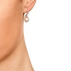 Carolina Gynning - Örhängen Sweetness Pearl Silver