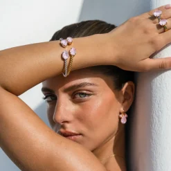 Caroline Svedbom - Armband Mini Drop Guld Soft Pink