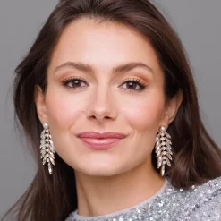 Caroline Svedbom - Örhängen Pearl Feather Crystal Rhodium