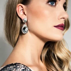 Caroline Svedbom - Örhängen Perfect Drop Rhodium Crystal