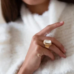 Caroline Svedbom - Ring Alexa Guld Moonlight Crystal