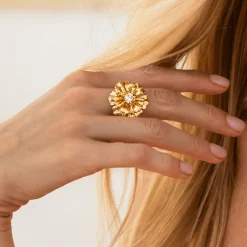 Caroline Svedbom - Ring Blossom Guld Crystal