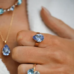 Caroline Svedbom - Ring Mini Drop Guld Light Sapphire