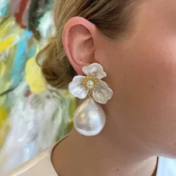 Snö of Sweden Örhängen Snö Icon Flower Vit