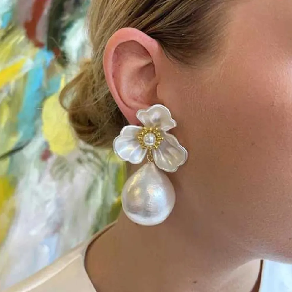 Snö of Sweden Örhängen Snö Icon Flower Vit