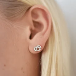 Sophie by Sophie - Örhängen Knot Studs Silver