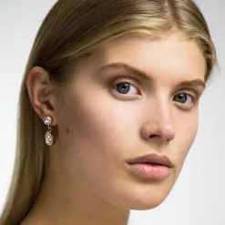 Caroline Svedbom - Örhängen Mini Drop Guld Jet