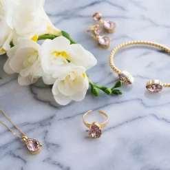 Caroline Svedbom - Örhängen Mini Drop Guld Vintage Rose